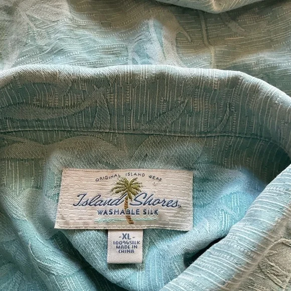 Men’s used Island Shores button front Hawaiian style size XL shirt 100% silk - Picture 2 of 3